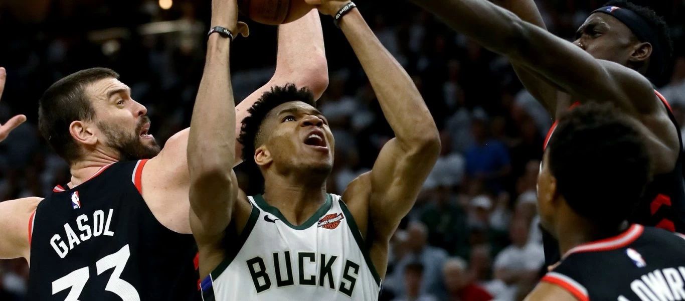 «Μαγικός» ο Γ.Αντετοκούνμπο για ακόμα μια φορά - «Κάρφωσε» στα καλάθια τους Λέικερς (βίντεο)